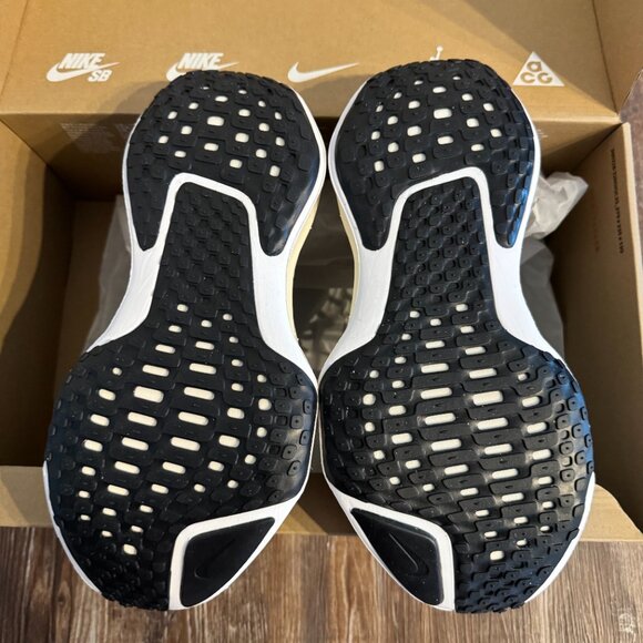 Nike ZoomX Invincible Run 3 (Women’s 8.5 / Men’s 7) – Brand New, Wide Fit - Picture 5 of 7